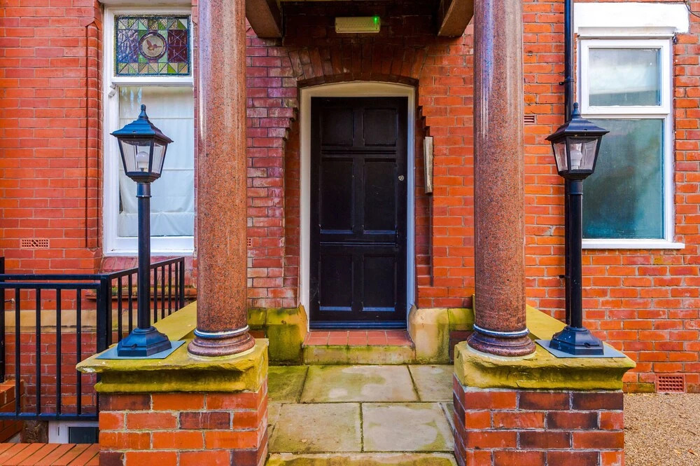 Hilltop Serviced Apartments - Stockport