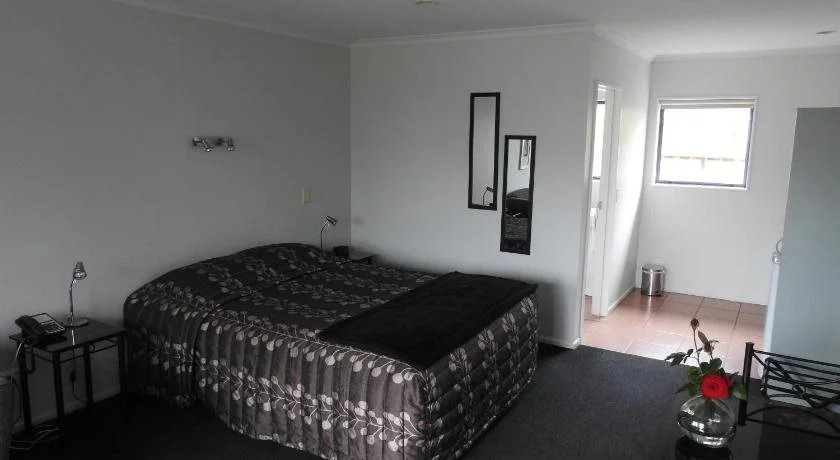 Tudor Lodge Motel