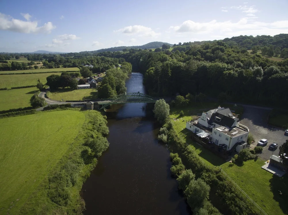 The Chainbridge Inn