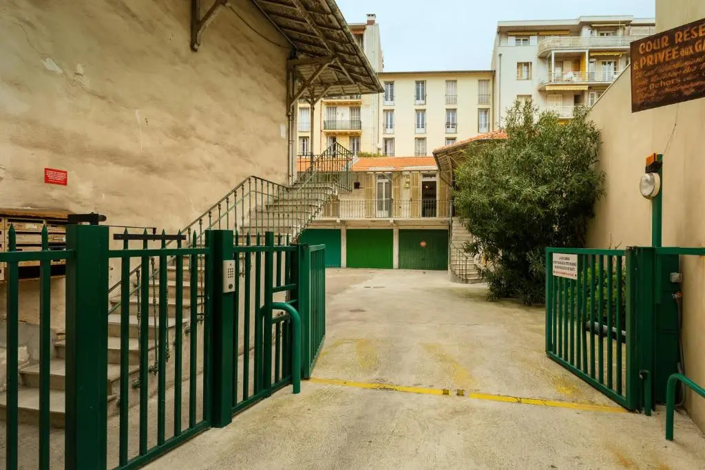 Amazing 1 Bedroom Loft in Nice City Centre Seafront