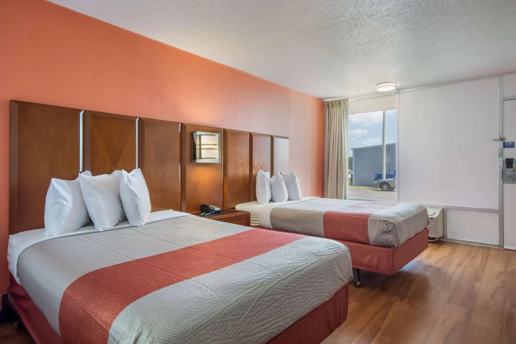 Motel 6-Van Buren, AR I- 40