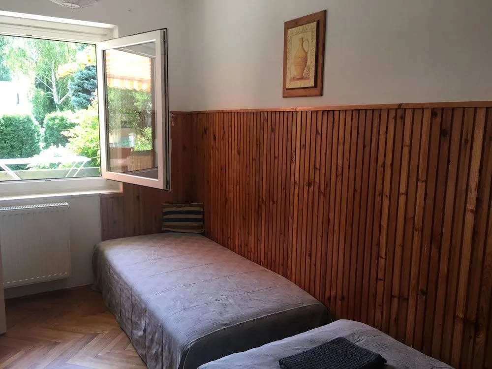 Mella Holiday House