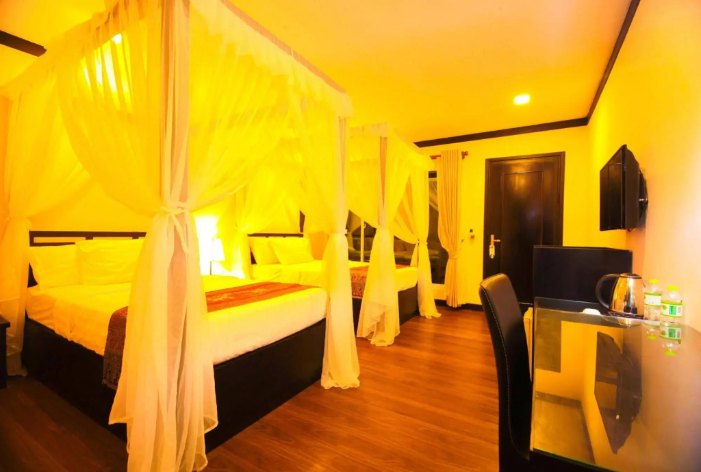 Twin Palms Resort