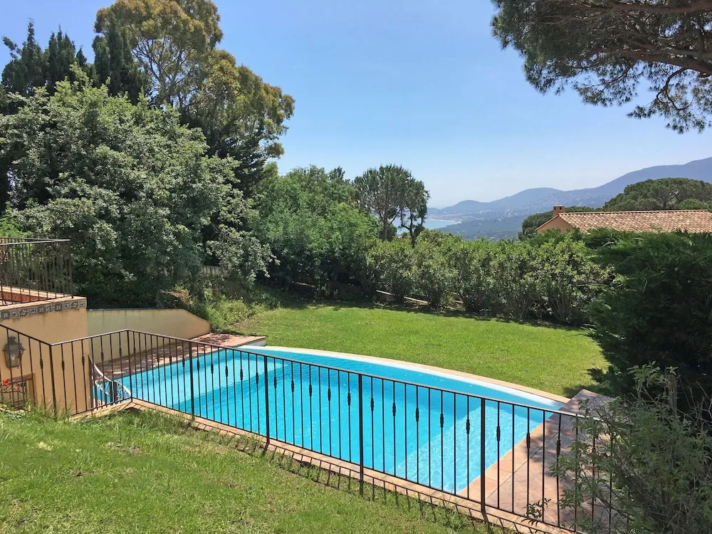 Spendid Holiday Home in La Croix-valmer With Swimming Pool