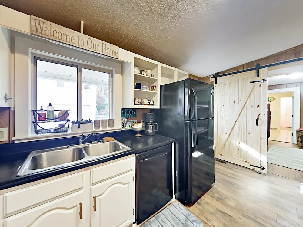 Unique Getaway Near National Forest - 4 Br Home