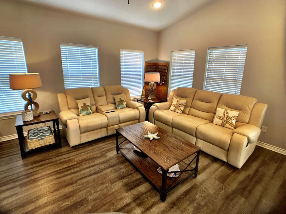 A Silver Lining - 4 Br Home