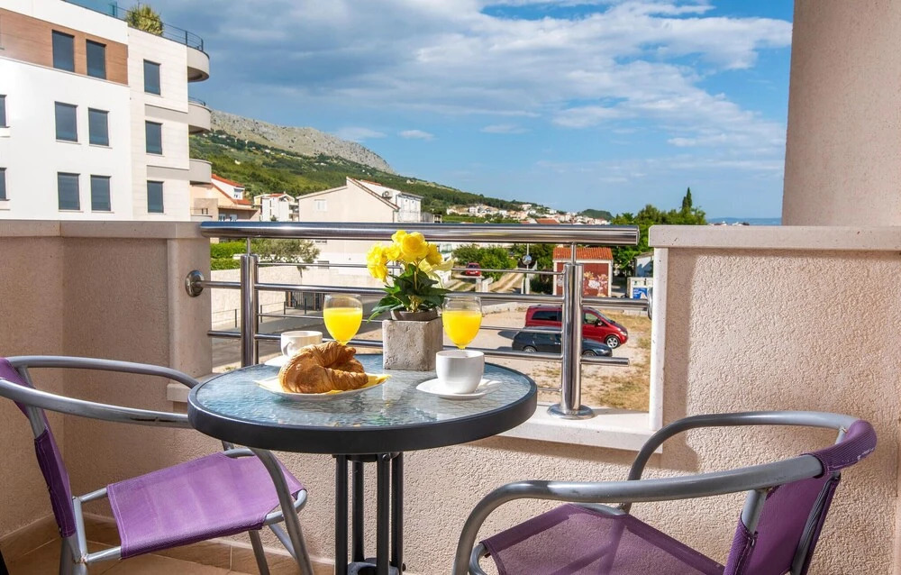 Amazing Apartment in Podstrana With 1 Bedrooms and Wifi
