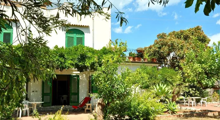 Seafront Apartments Garden House