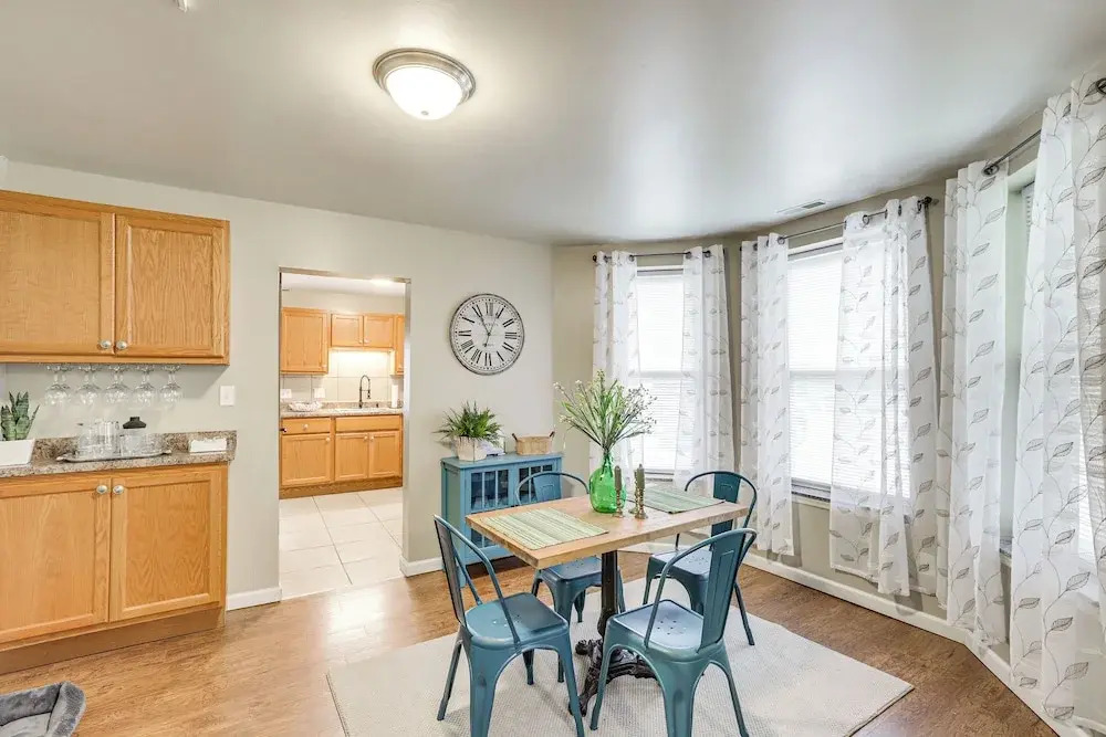 Pet-friendly Pacific Cottage Near Purina Farms!