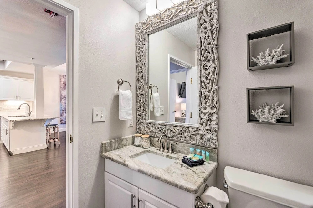 Classy Resort Condo w/ Balcony: Walk to Beach