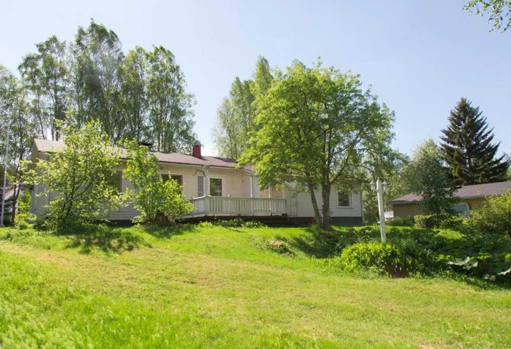 Cozy Summerhouse by the River