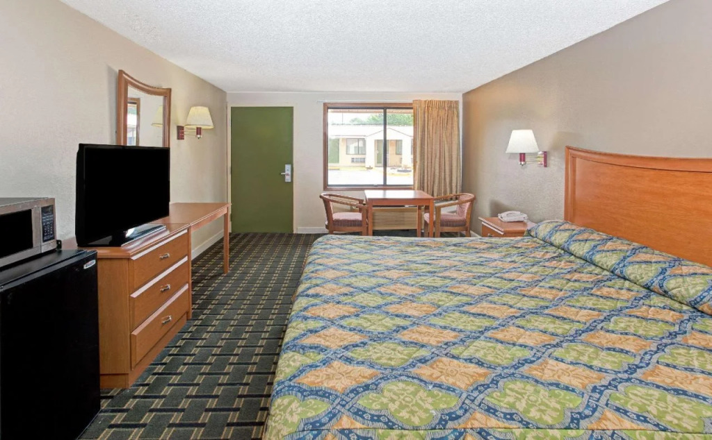 Knights Inn - Cartersville GA