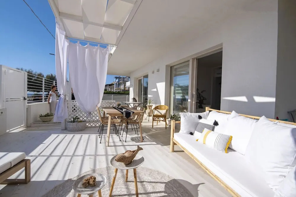Vera's White Pearl Apartment
