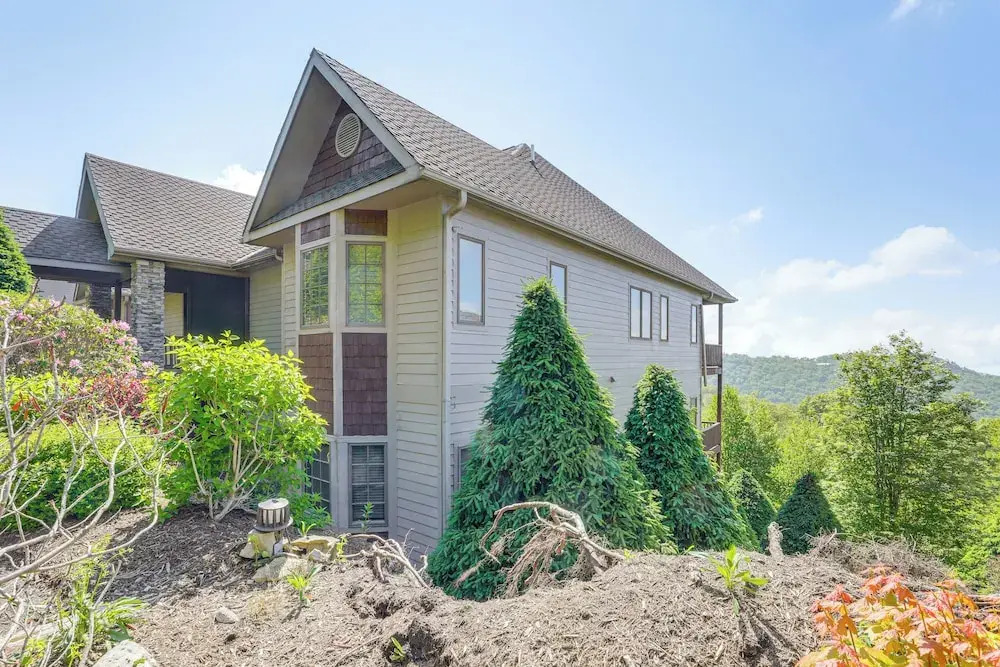 Family Fun in Sugar Mtn! Mountaintop Gem w/ Views