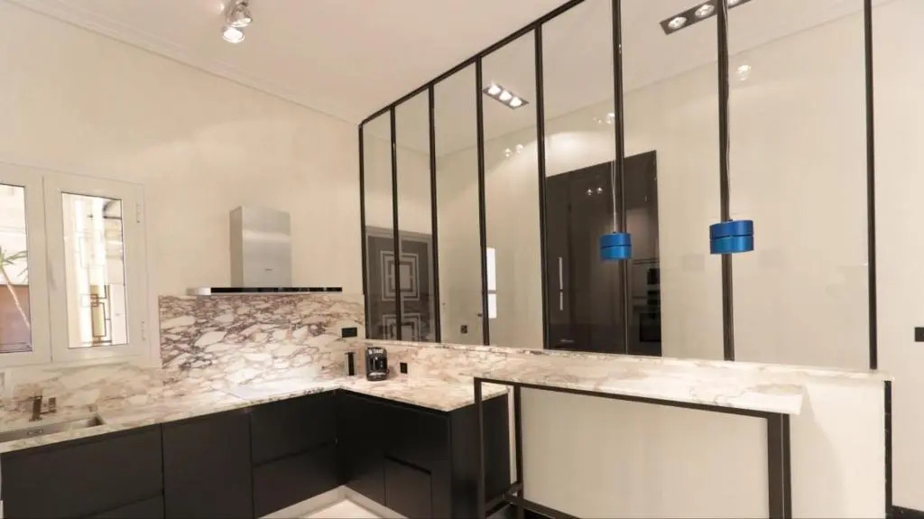 110 m2 golden square, renovated, 20metres croisette, parking private