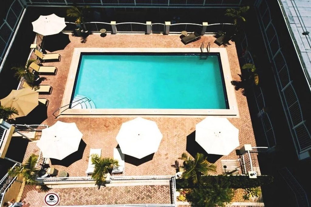 Beach Place Hotel
