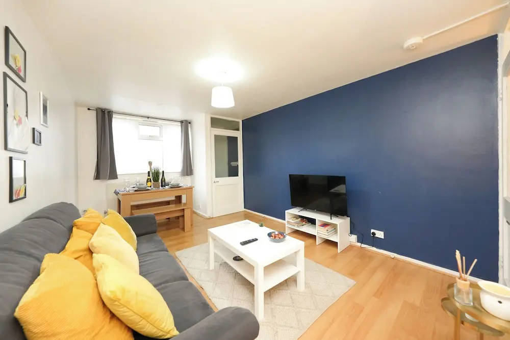 Balcony-freeparking-centrallocation-familyfriendly