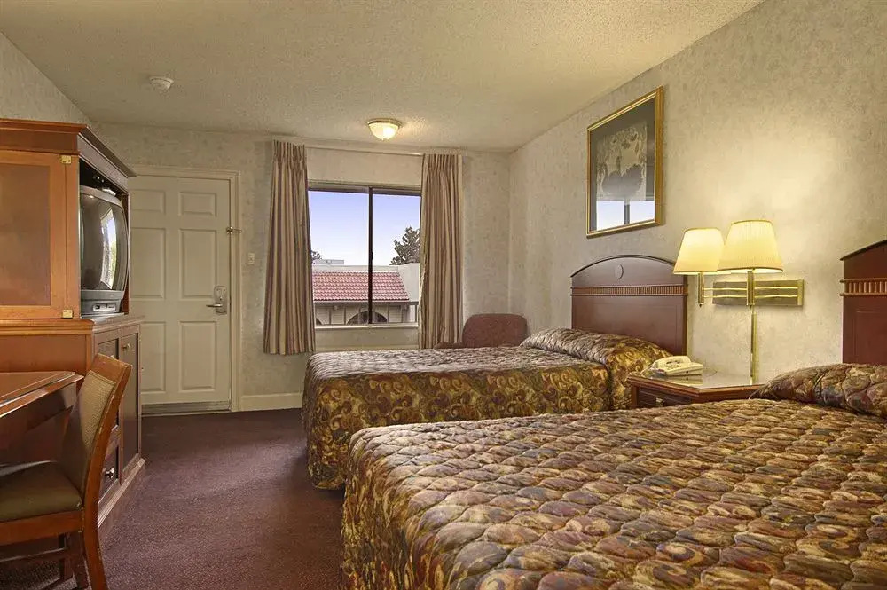 Courtyard Inn