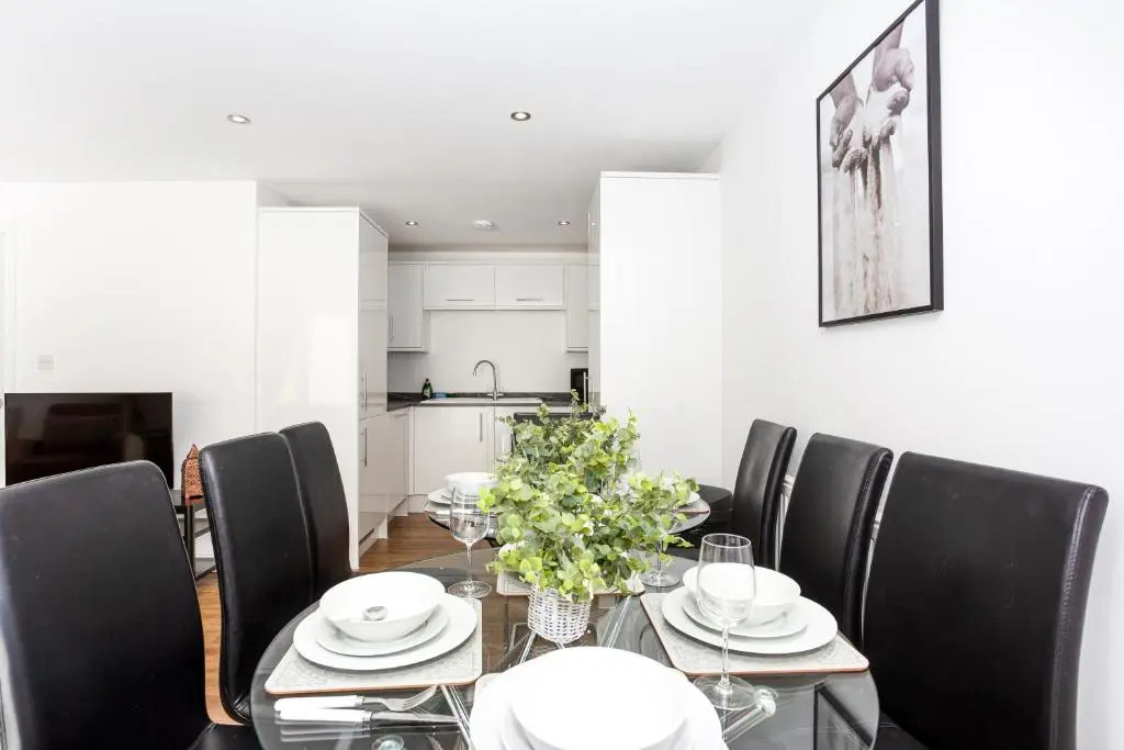 Preston Mews - Hot Tub, Parking, Sleeps 8!