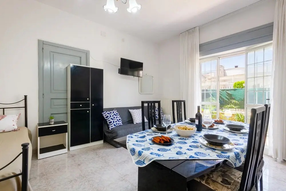 Air-conditioned Studio 300 Meters From the Sea With Wi-fi, Garden and Bike