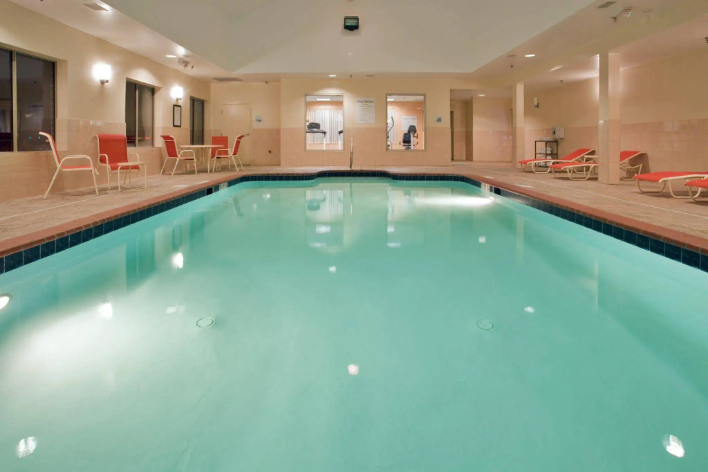 Holiday Inn Express Hotel & Suites Fredericksburg by IHG