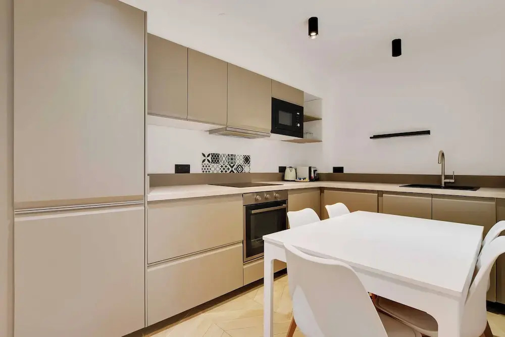 Eclectic Apartment - 2br/6p - Pl. Republique
