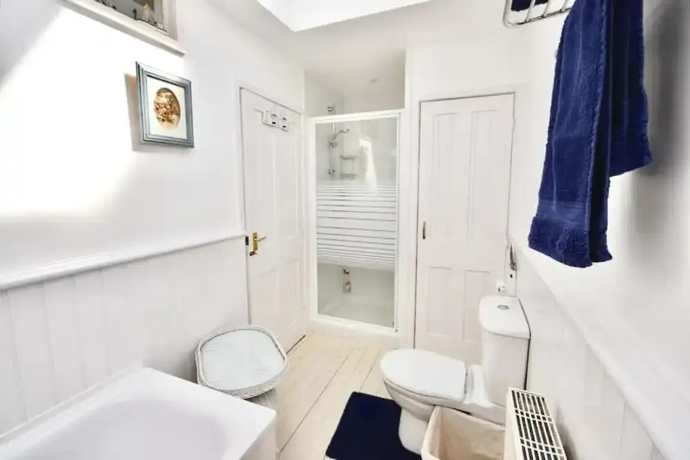 Mulberry 3 bed Cowes Cottage, Solent Views (Sleeps 6)