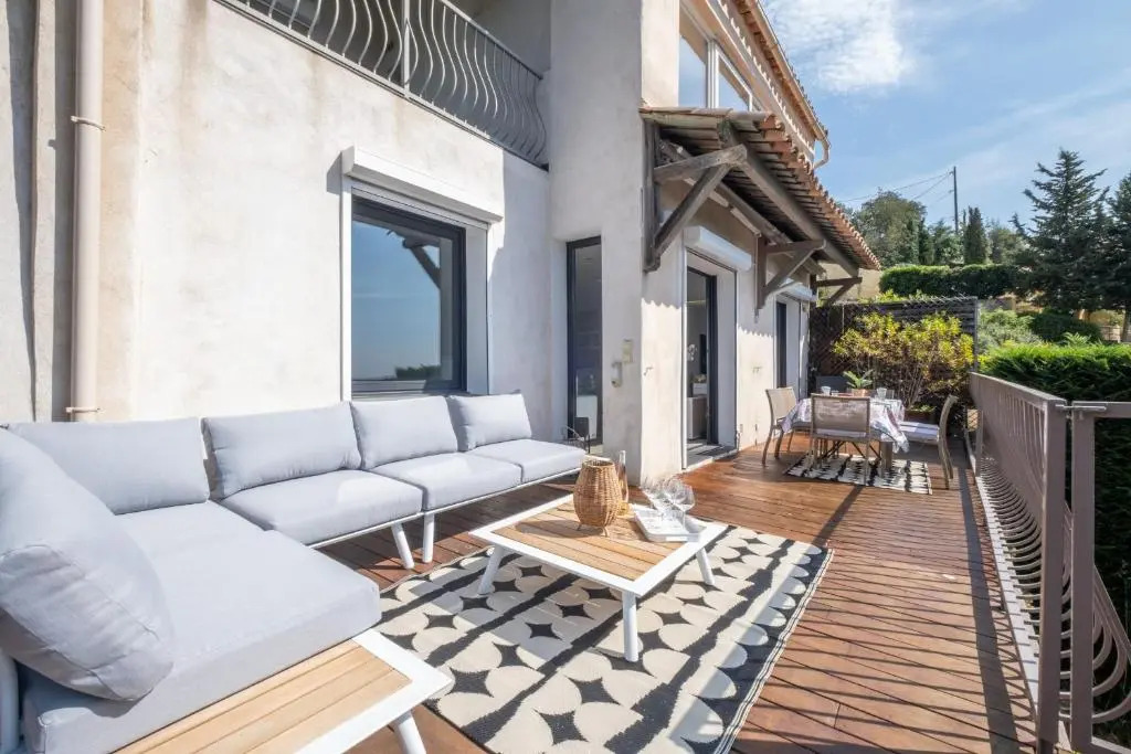 SERRENDY PENTHOUSE STYLE HOUSE Swimming pool and absolute calm!