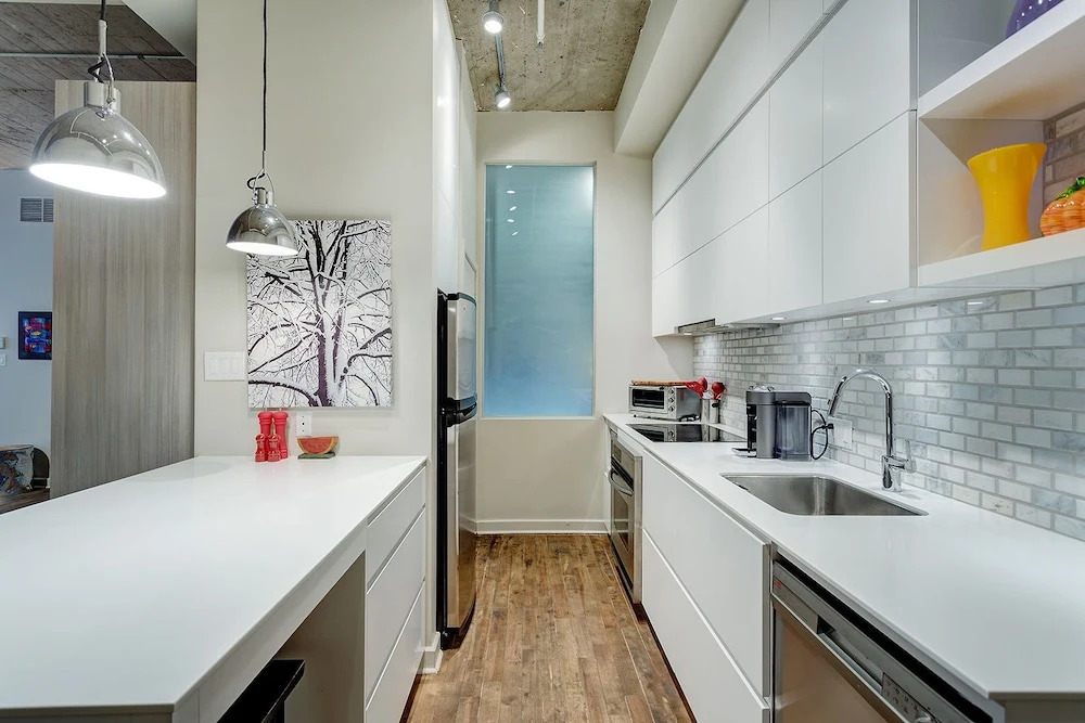 Unity Condo by Hometrotting