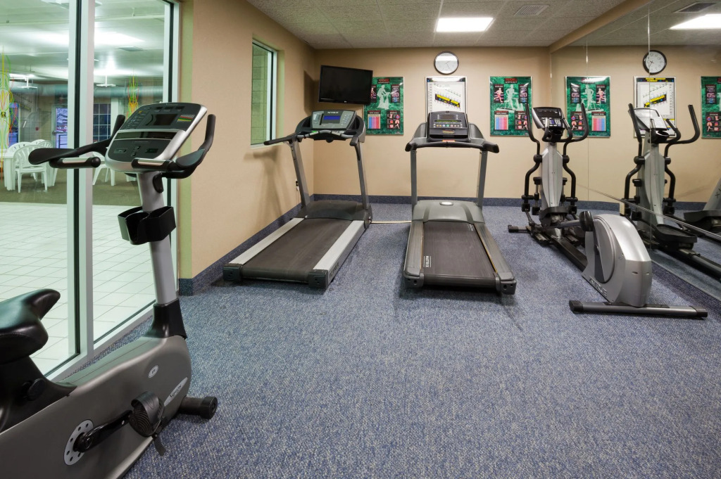 Holiday Inn Express and Suites St. Cloud by IHG