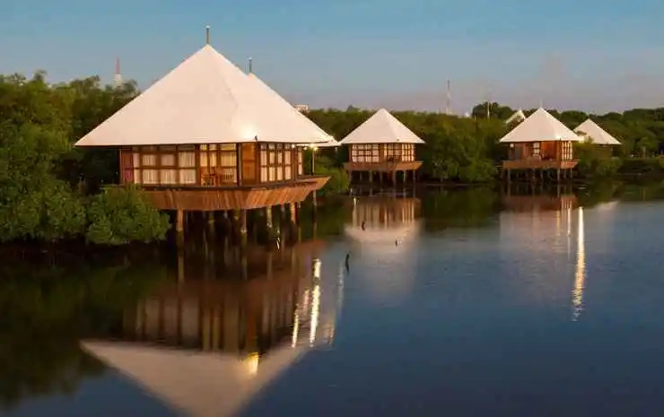 BeeJay Bakau Resort