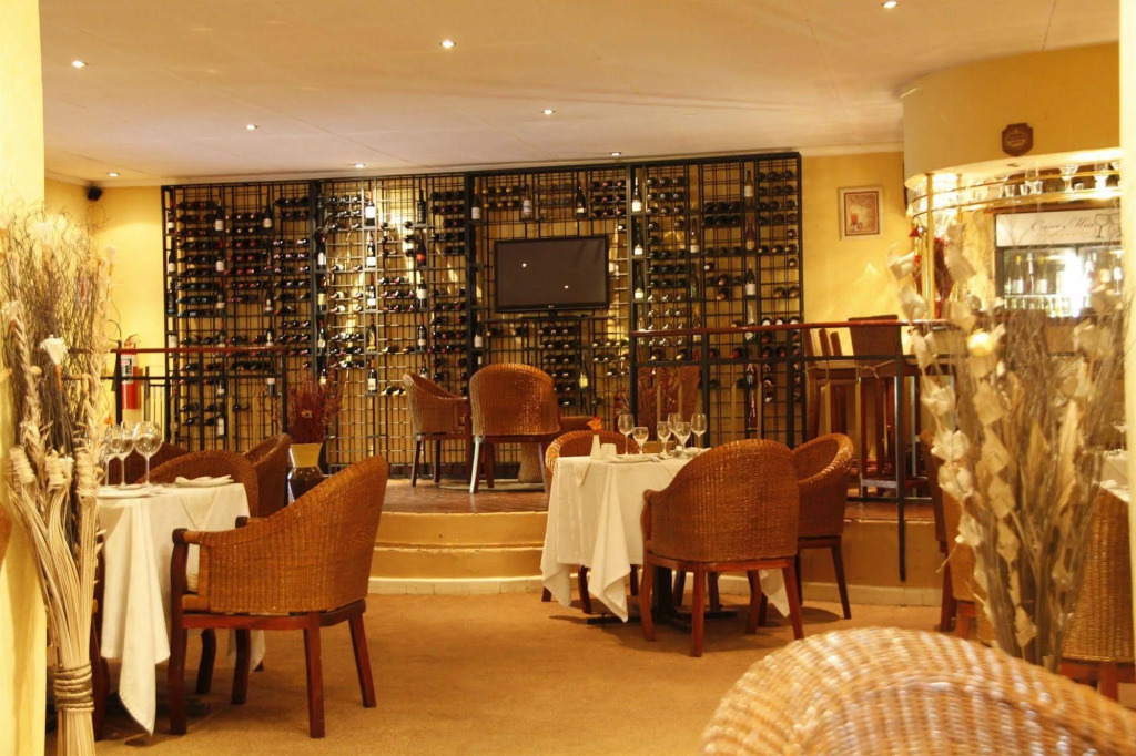 Casa Mia Lodge & Restaurant