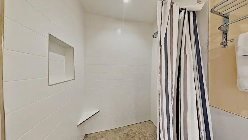 653 4 Bedroom Condo