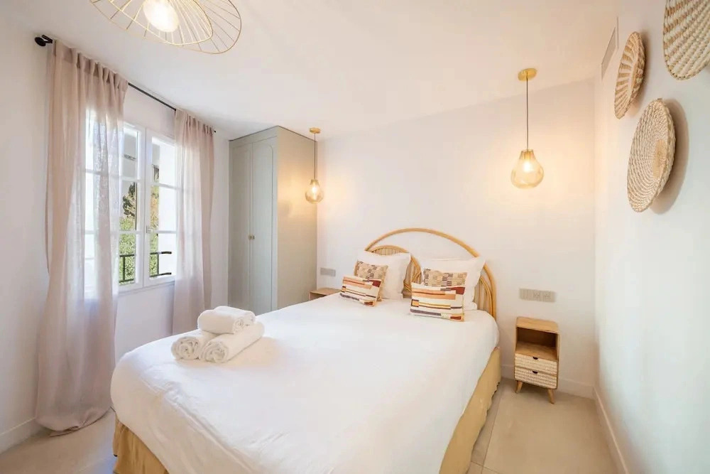 Apartment Place des Lices -2bdr/6p- Saint Tropez