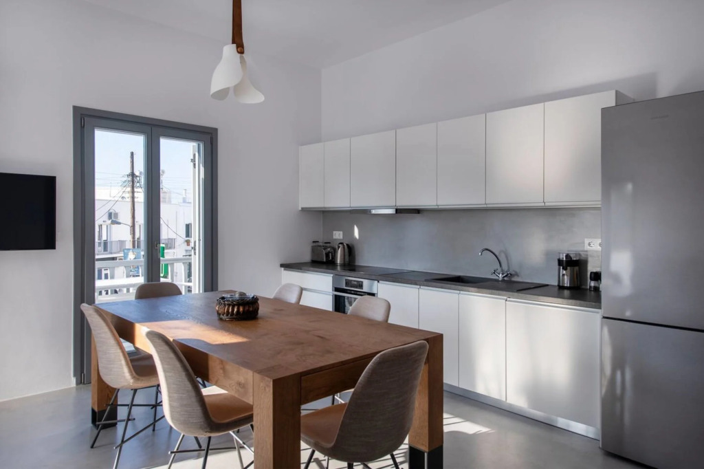 Parikia s Crossroad 3 Bedroom House