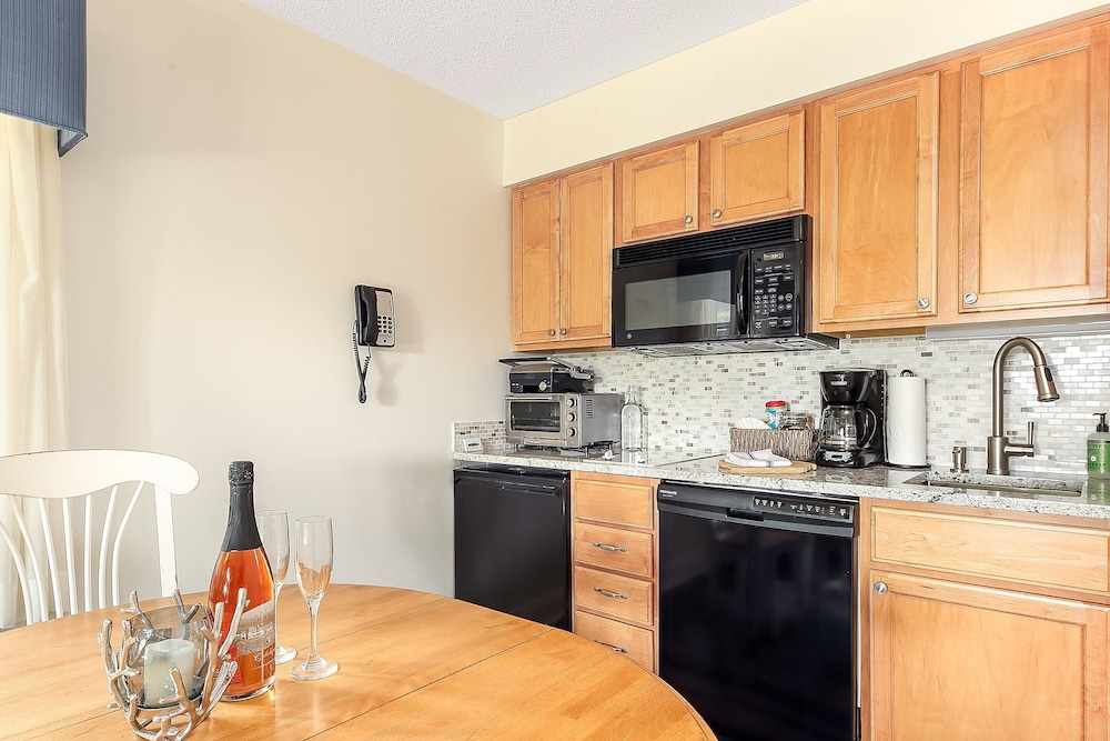 Grand Traverse Bay Lake View Condo 5682