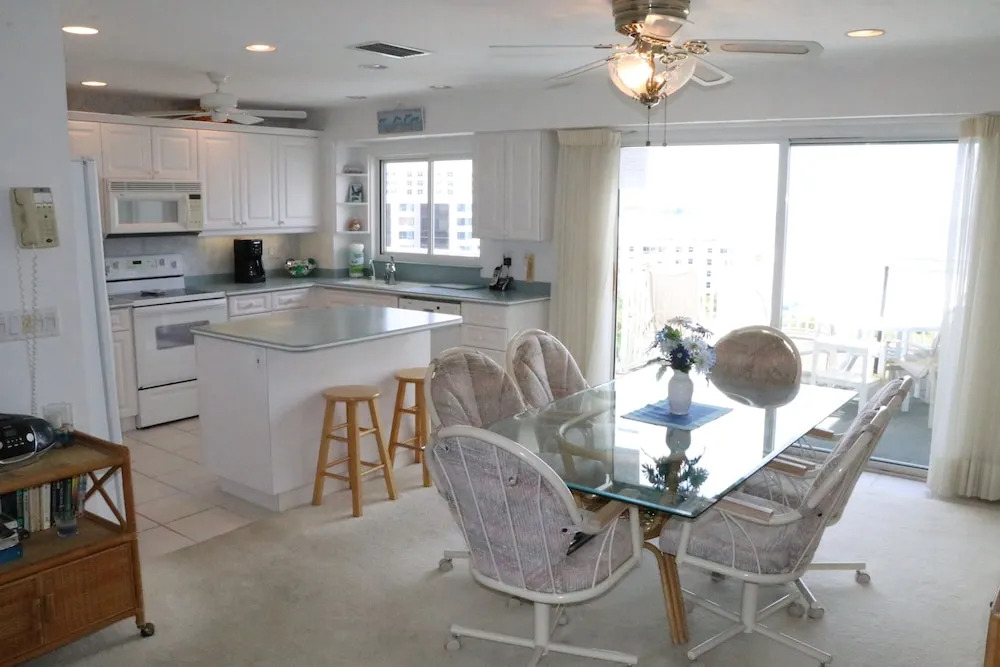 Jamaica Royale 805 Top Floor With Amazing Views! 2 Bedroom Condo