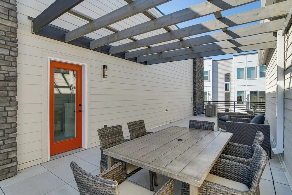 Rooftop Oasis: Downtown Des Moines Townhome