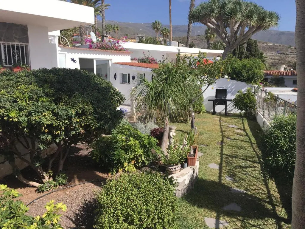 Detached villa, private pool only 10 minutes to beaches