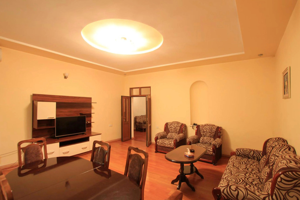 FlatsInYerevan - Apartments on Tpagrichner Street