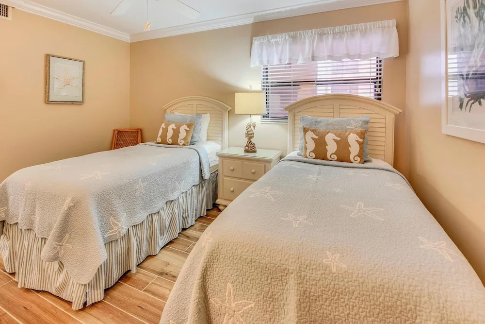 Emerald Isle 401 Fully Updated/beach Front/amazing View!