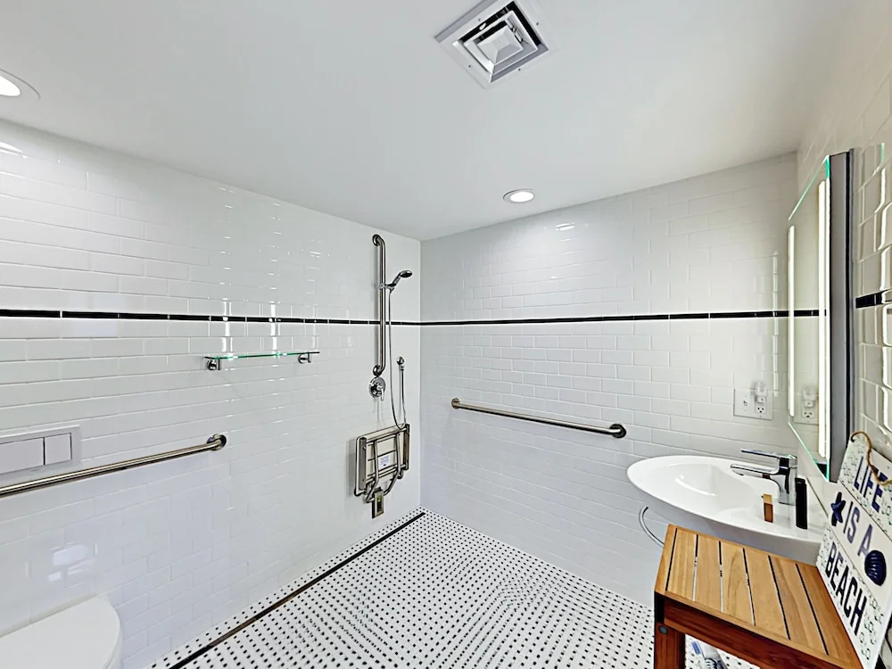 Hilltop - 3 Br Home