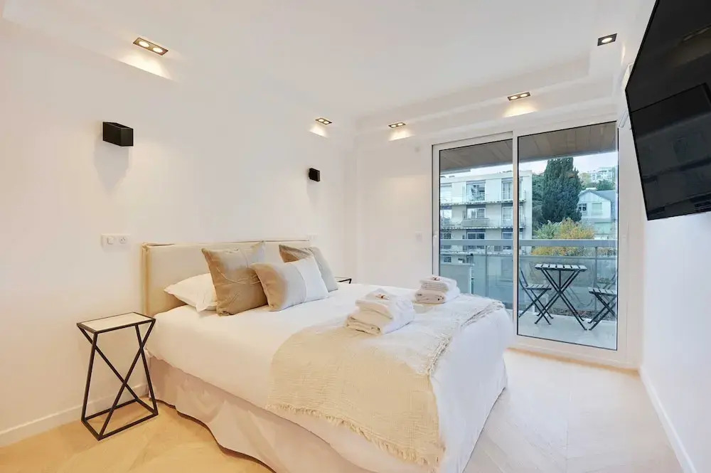 Charming Apt With AC & Balcony