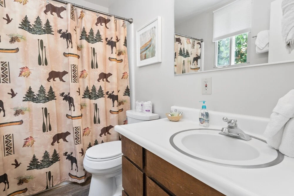 Moonlight Shores Lakefront - 2br/1ba/ Beautiful Lakefront Cabin/smart Tvs/hot Tub/wifi 2 Bedroom Cabin