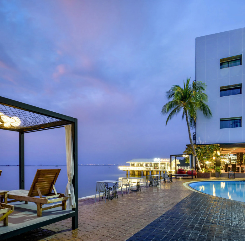 The Loft Seaside Sriracha Hotel