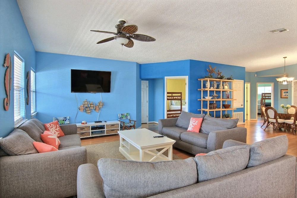 Quitcha Beach Inn 4 Bedrooms 2 Bathrooms Home