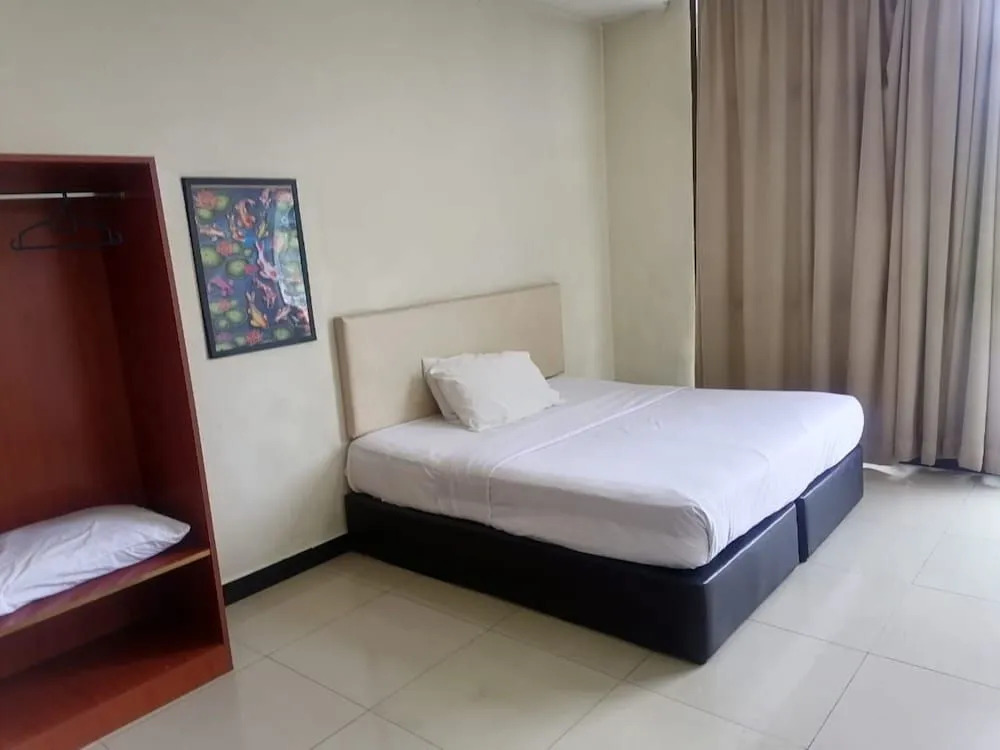 OYO 90392 Pulai City Hotel