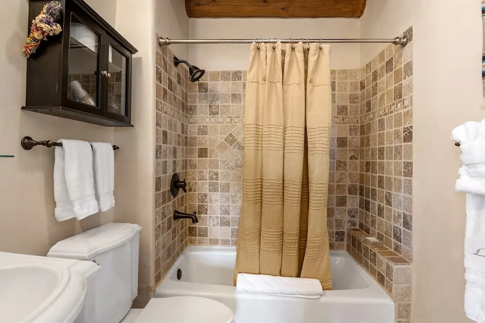 La Luz - Luxurious East Side Adobe With Hot Tub and Kiva Fireplace, Walk Everywhere