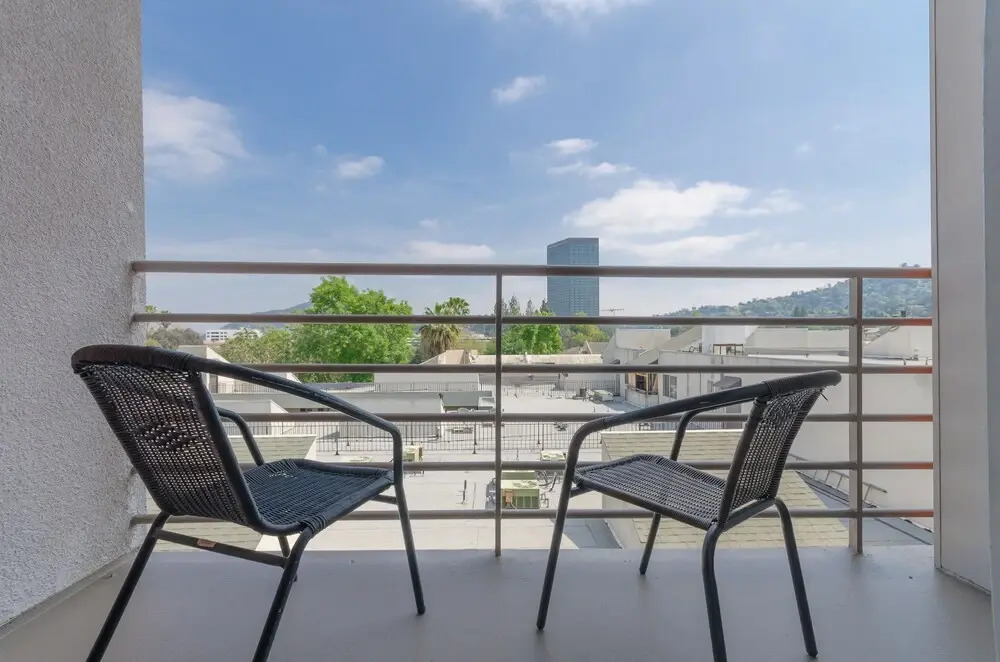 Studio City Universal Apartments