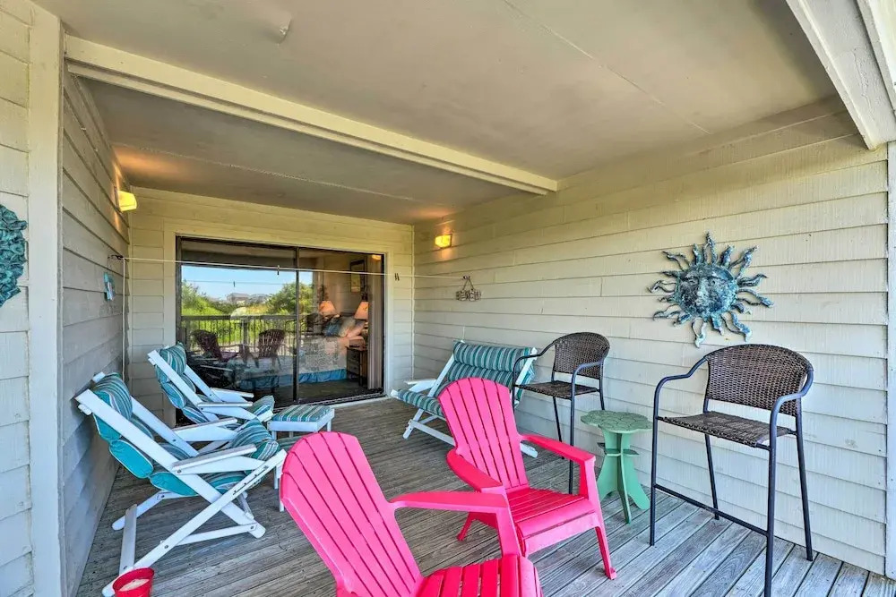 Point Emerald Resort Retreat: Walk to Beach!
